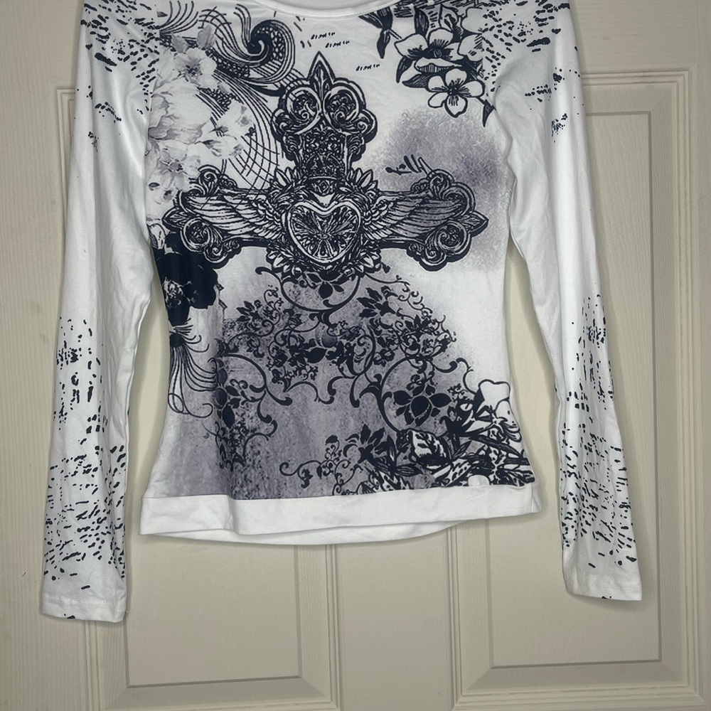 Women's Black and White Graphic Long Sleeve Top